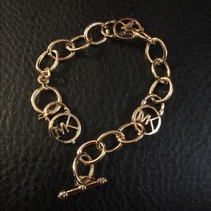 Designer inspired gold link bracelet.